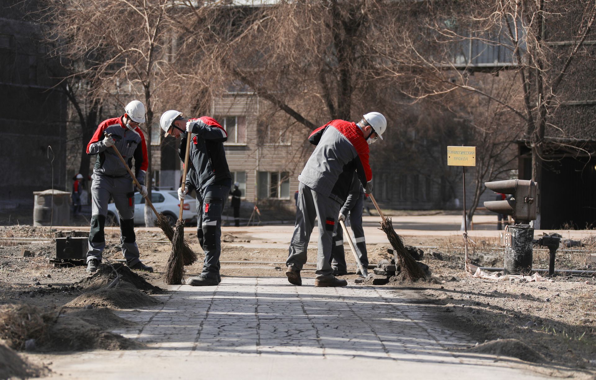 Сотрудники Уральской Стали вышли на субботники в Новотроицке