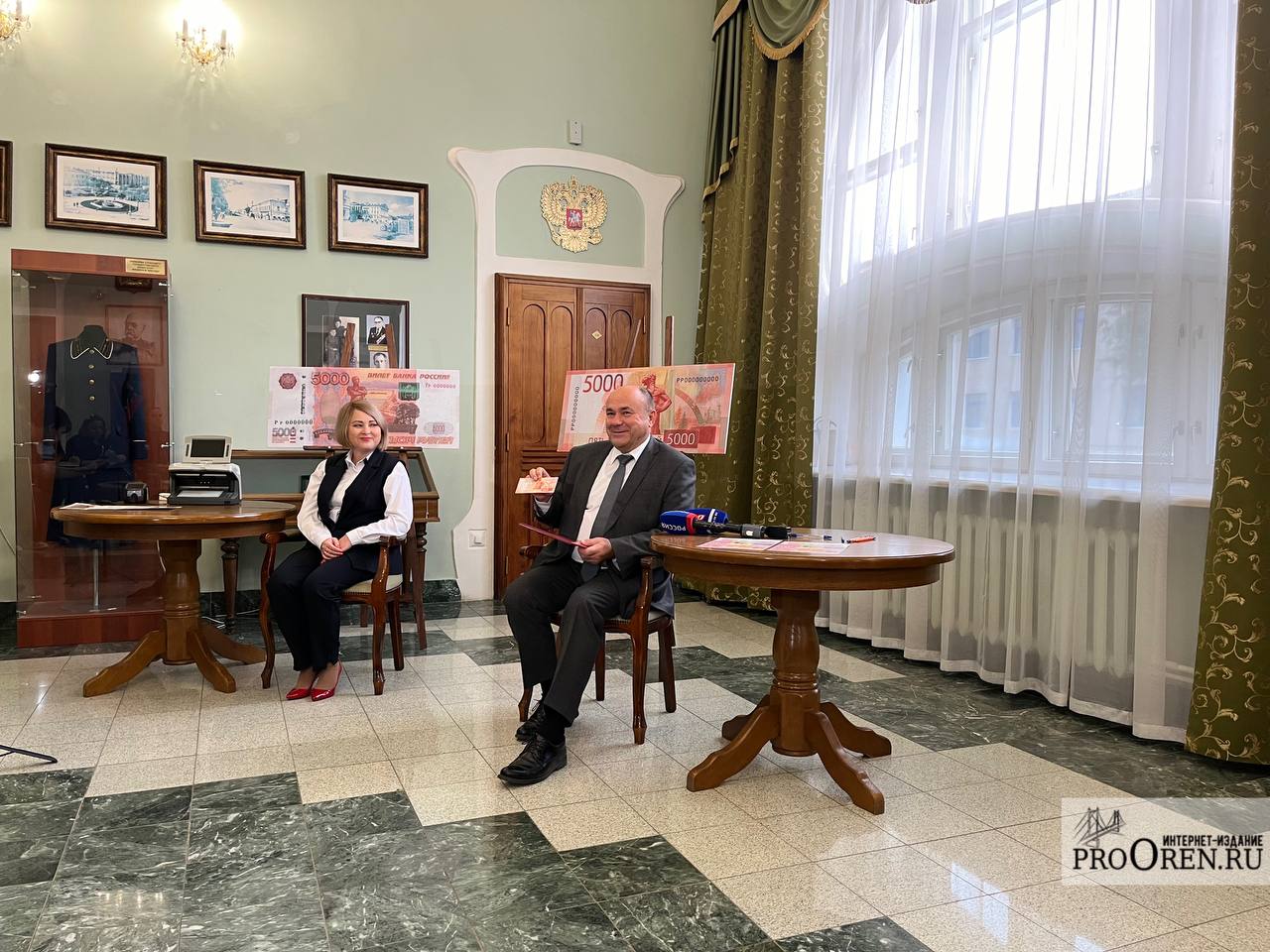 В Оренбурге презентовали новые пятитысячные банкноты