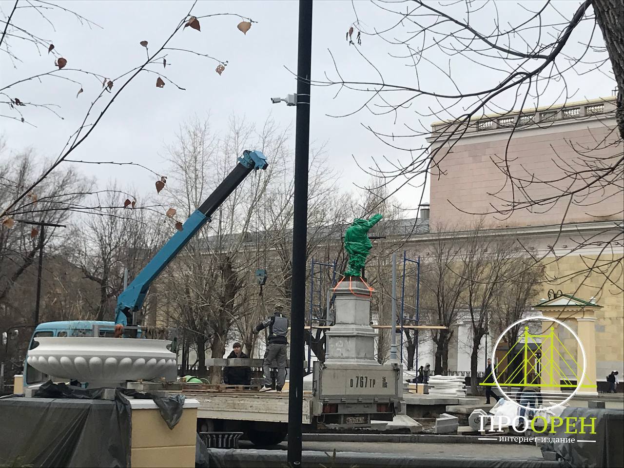 «Маленького Ленина» вернули на постамент в одноименном сквере в Оренбурге