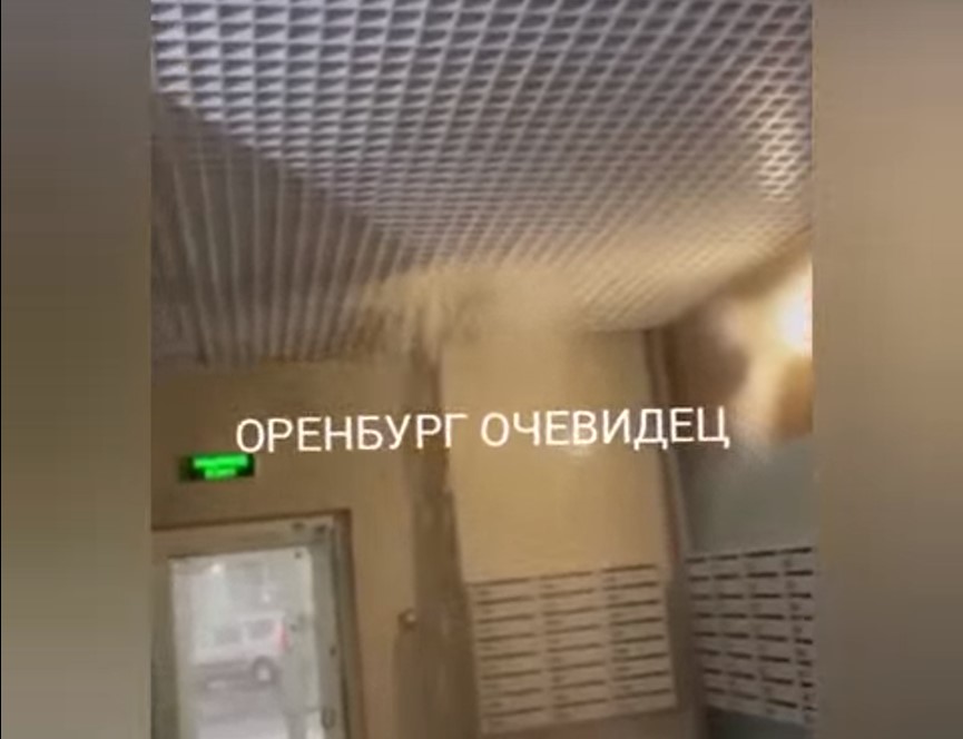 Последствия ливня в Оренбурге: сломанные деревья, лужи и протекающие крыши