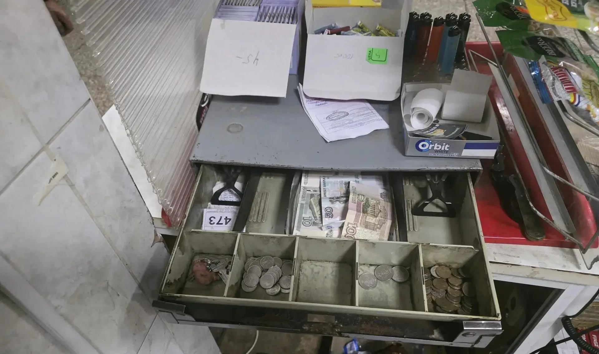 Жительница Новоорского района ограбила магазин и напала на продавца