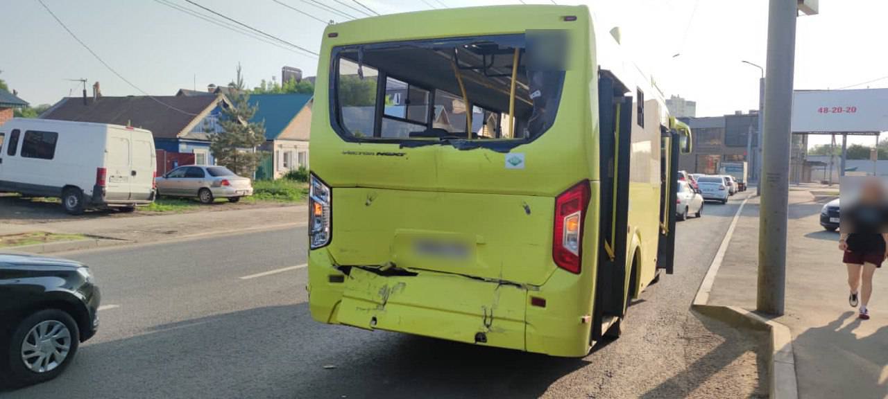 В столкновении двух автобусов в Оренбурге пострадали 5 человек