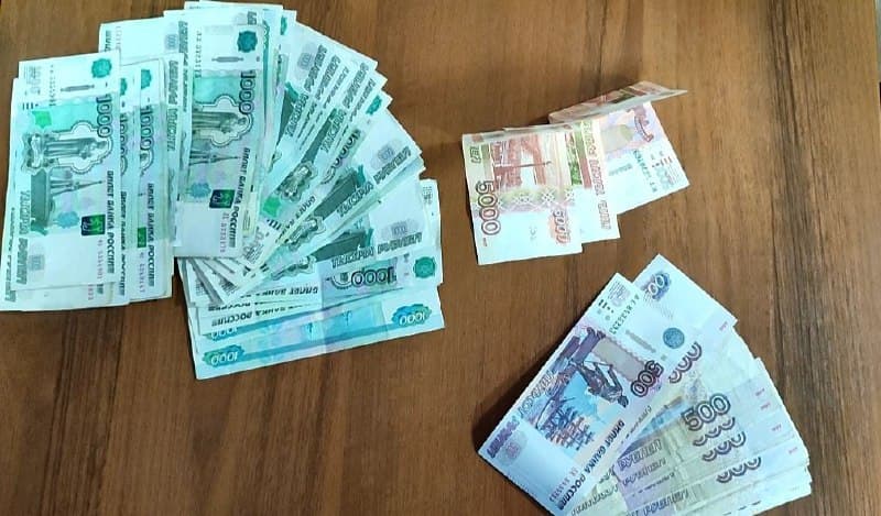 В Оренбурге таксист не дал пенсионерке перевести мошенникам 64 тыс. рублей