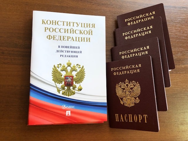 Семье из Украины вручили российские паспорта в Саракташском районе