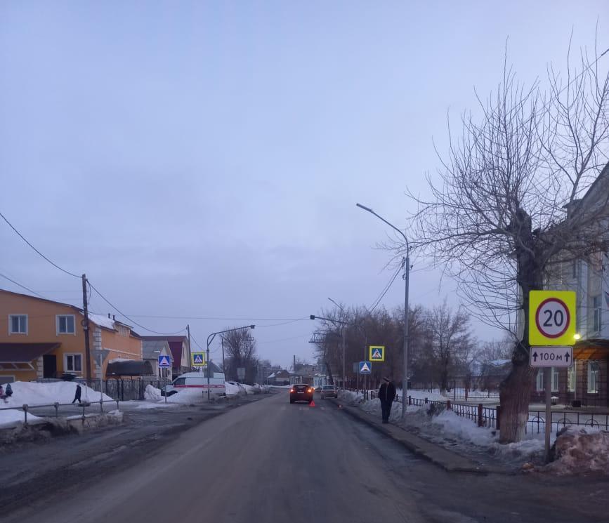 В Оренбурге водитель иномарки на пешеходном переходе сбил 9-летнюю школьницу
