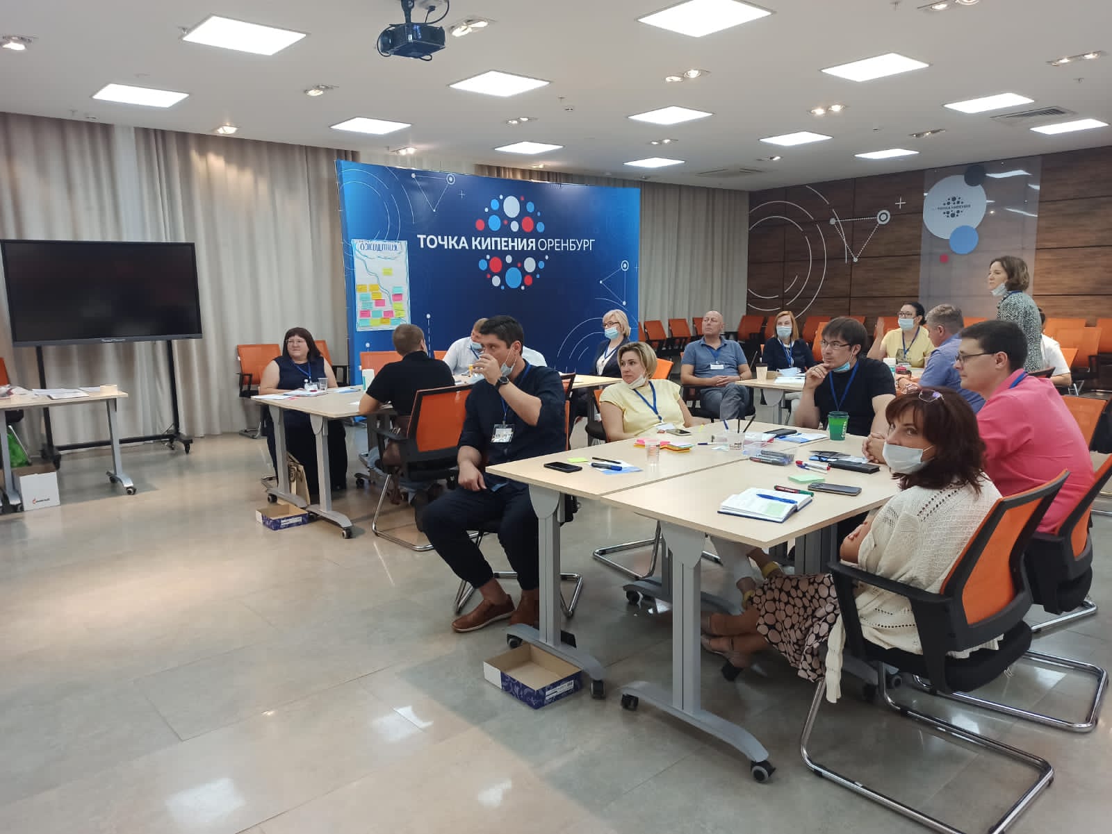 В рамках национального проекта «Производительность труда» в Оренбуржье начались тренинги для госслужащих. Они стартовали 10 августа на площадке «Мой бизнес».