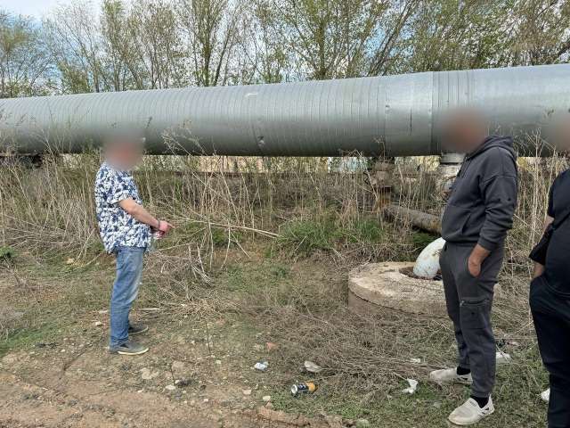 Полицейские задержали двух оренбуржцев с наркотиками 