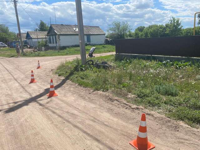 В Новоорске подросток на мопеде врезался в столб