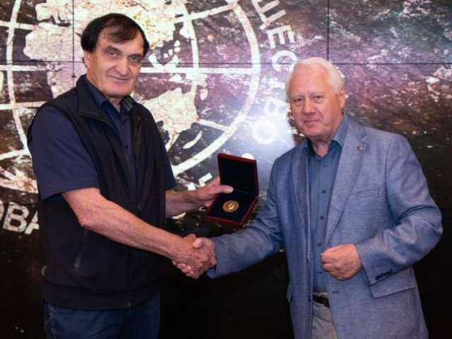 За вклад в географию: оренбуржцу Александру Чибилёву вручена медаль Пржевальского