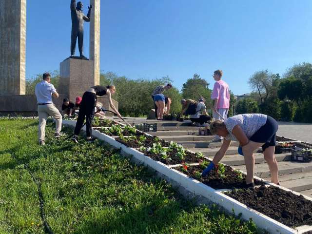 Уборка, покос травы и озеленение: улицы Оренбурга приводят в порядок