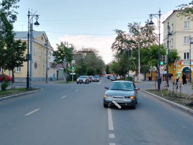В Оренбурге на перекрестке улиц 8 Марта и Кирова под колеса авто попал велосипедист 