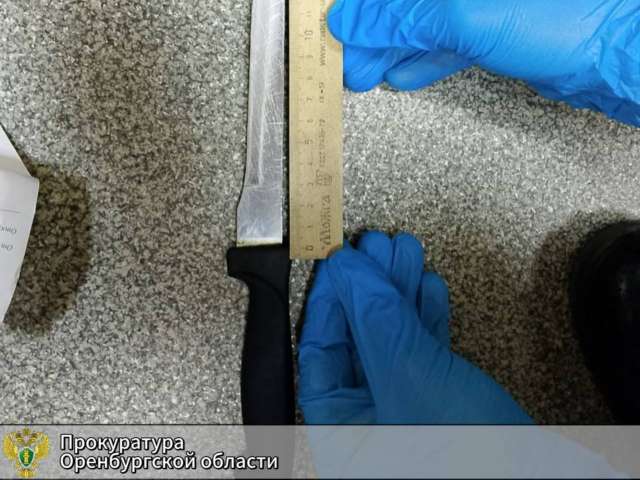 Зарезал ножом: жителя Оренбурга обвиняют в убийстве знакомого 