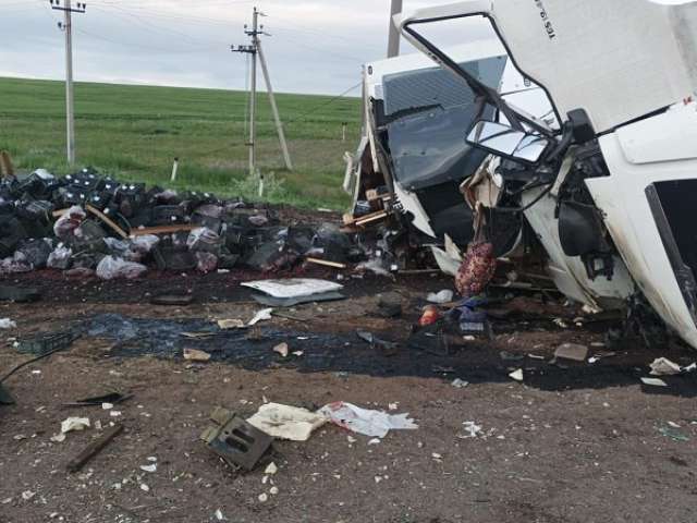 В ДТП на трассе Оренбуржья пострадал водитель грузовика