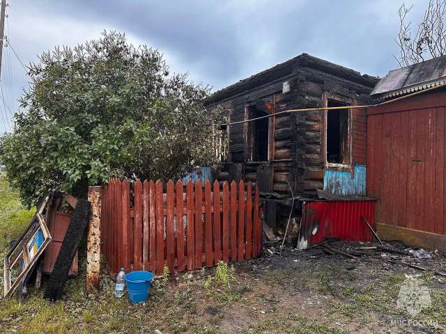 В Курманаевском районе из-за удара молнии загорелся дом и сарай 