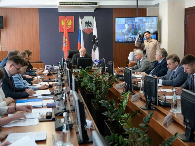 В Новоорском районе продолжают восстанавливать кровлю школы 