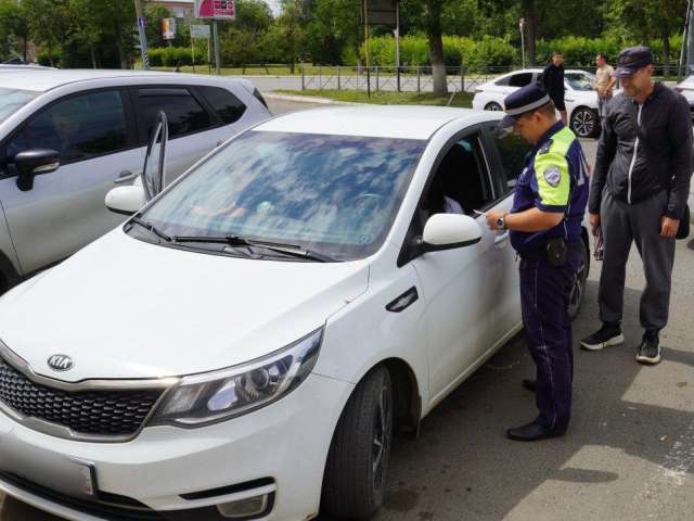 В Оренбурге выписали штрафы любителям парковаться на местах для инвалидов