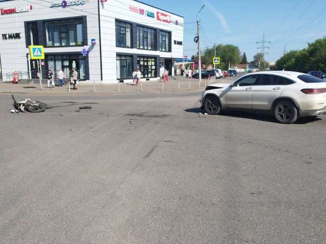 В Оренбурге водитель «Мерседеса» сбил подростков на питбайке