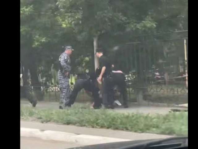 По пр. Бр. Коростелевых в Оренбурге разгуливал мужчина с пневматической винтовкой