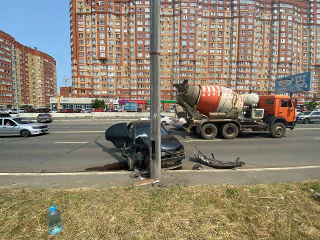 В Оренбурге в ДТП с участием КАМАЗа пострадали двое детей