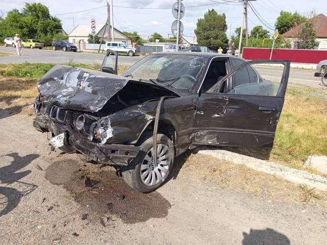 Не уступила дорогу: в Адамовке в ДТП с участием ВАЗа и BMW пострадали шесть человек