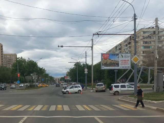 В Оренбурге в ДТП на перекрестке улиц Чкалова и Уральской пострадала женщина и ребенок