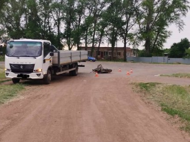 В Бузулукском районе 15-летний мотоциклист столкнулся с КамАЗом