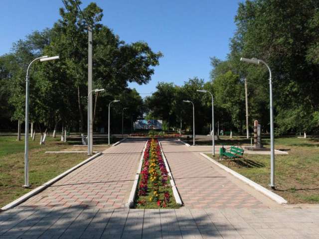 В Акбулаке и Беляевке благоустраивают общественные пространства 