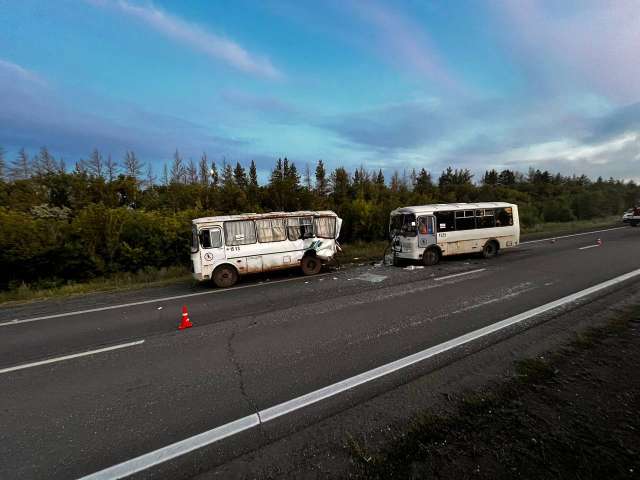 Под Оренбургом столкнулись два ПАЗика