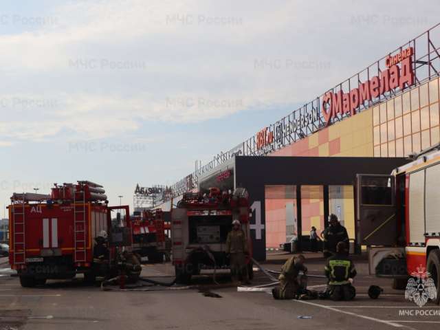 В Оренбурге спасатели ликвидировали «пожар» в торговом комплексе