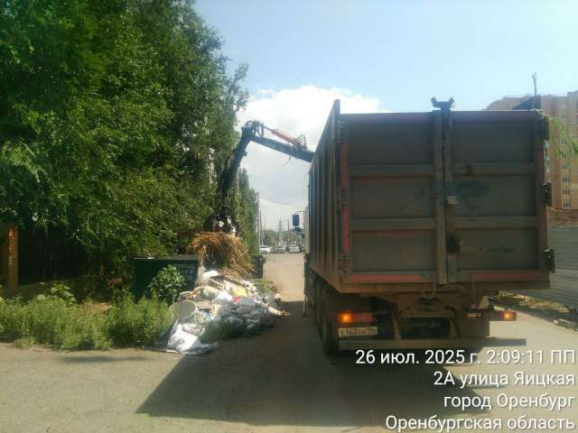 За выходные коммунальщики Оренбурга вывезли 710 кубометров мусора 