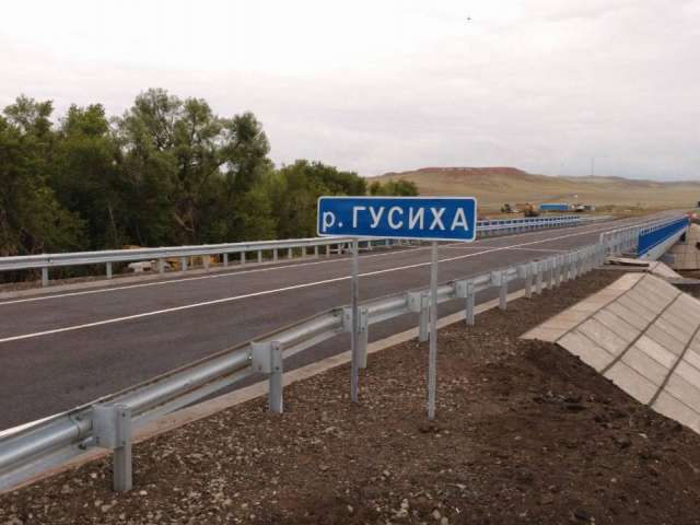 В Переволоцком районе открыли движение по мосту через реку Гусиху
