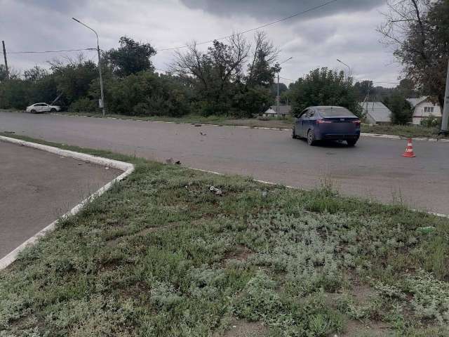 В Оренбурге на перекрестке столкнулись две легковушки, есть пострадавшие