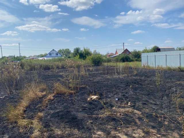 Под Оренбургом пожарные спасли дачи от огня
