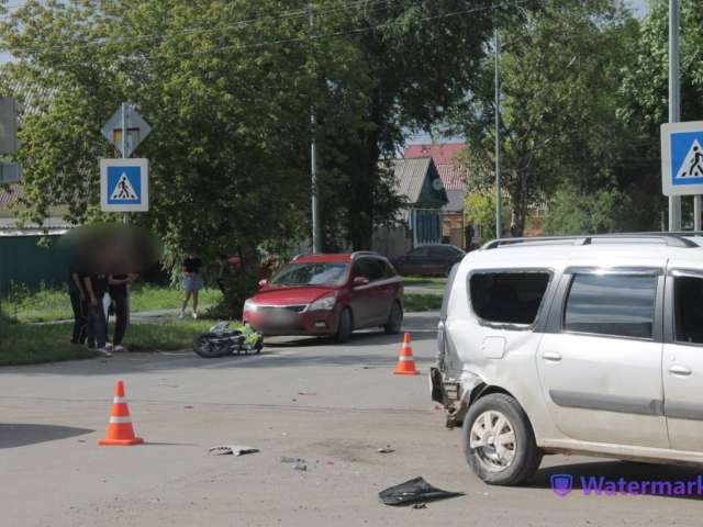 В Соль-Илецке 17-летний мотоциклист попал под колеса Ларгуса 