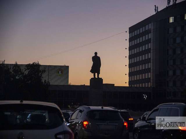 Использовать памятники в Оренбурге для трюков нельзя — грозит штраф и даже уголовка
