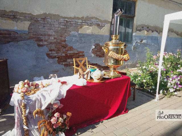 В Оренбурге проходит первый купеческий фестиваль «Чай, баранки, самовар»