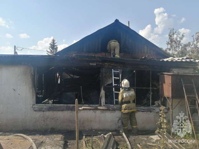 В Абдулино горел жилой дом. На пожаре погибли два человека