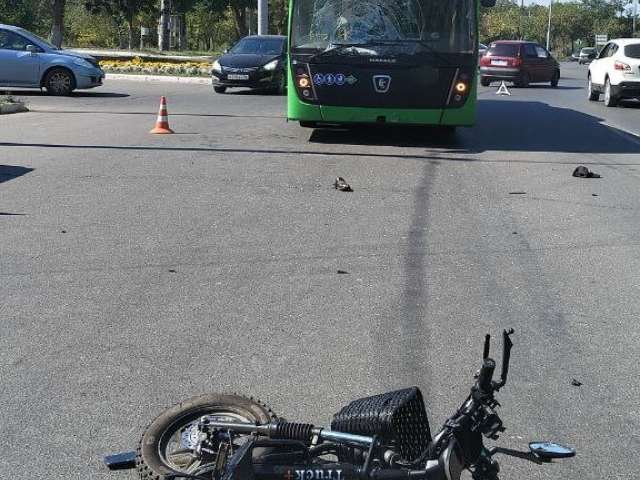 В Оренбурге мужчина погиб после столкновения с автобусом на электровелосипеде