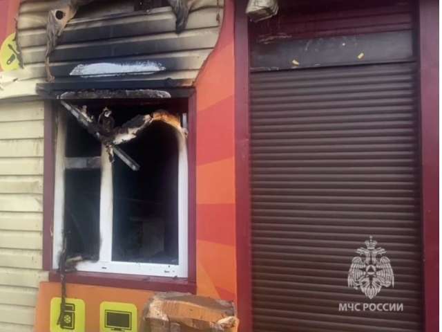 В Оренбурге на улице Шевченко горел магазин