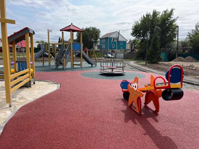 В Кувандыке появилась новая благоустроенная площадка