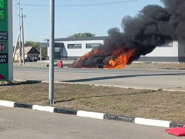 На трассе Оренбург – Орск загорелся автомобиль