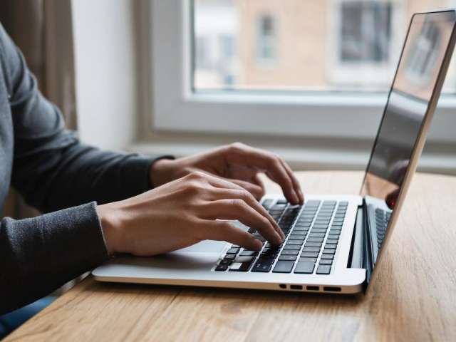 Оренбургские дизайнеры и учителя больше всего скучают по работе в отпуске