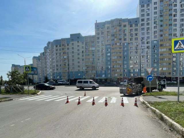Новые пешеходные переходы сделали на улицах Карпова и Высотной в Оренбурге