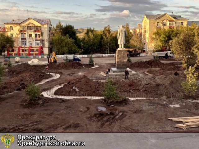 В Медногорске продолжают благоустраивать площадь Ленина 