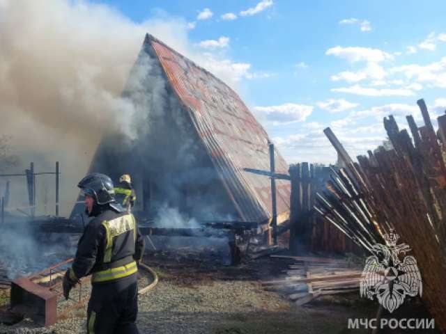 В одном из оренбургских СНТ из-за замыкания сгорел гостевой дом