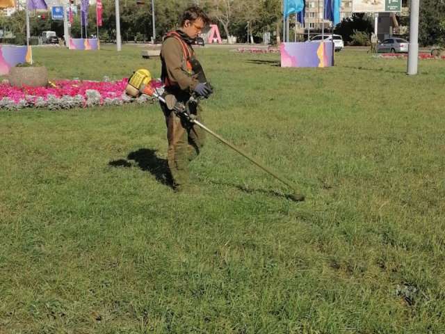 В Оренбурге за неделю скосили траву на площади почти 600 тысяч квадратных метров 