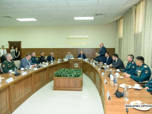Евгений Солнцев встретился с Героями России и финалистами программы «Герои Оренбуржья»