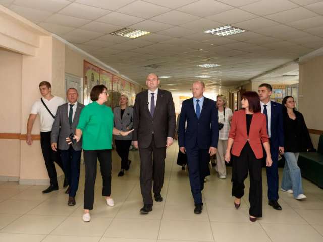 Евгений Солнцев оценил состояние здравоохранения и образования в Кувандыкском округе