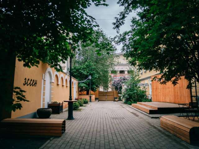 Кино под звездами: музыкальный дворик «Эссен» станет частью фестиваля «Восток&Запад»