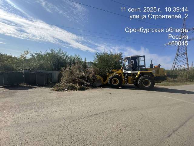 Почти 2 тысячи кубометров мусора вывезли коммунальщики с улиц Оренбурга